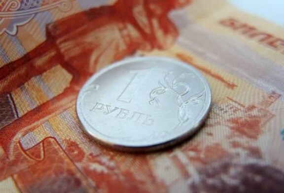 Курс рубля ослабел под гнетом ЦБ и ФРС США