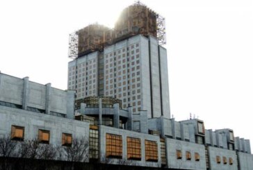 На российскую науку уронили метеорит: конфликт между ФАНО и РАН продолжается