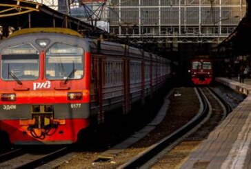 В Москве электрички сбили двух человек