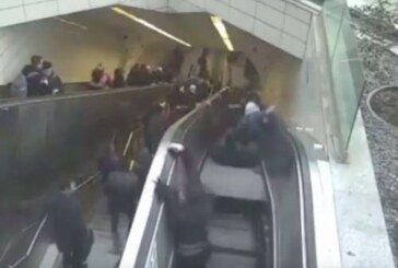 Камера зафиксировала, как эскалатор «зажевал» пассажира в стамбульском метро