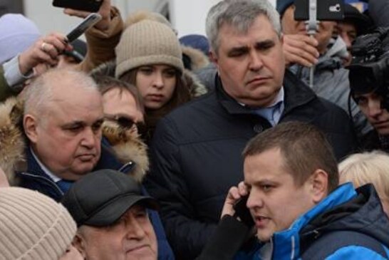 Вице-губернатор Кузбасса рассказал, почему встал на колени перед горожанами