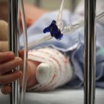 Как медикам найти общий язык с родственниками пациентов в «открытой реанимации»