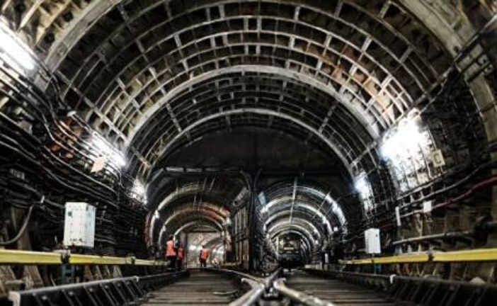 На зеленой ветке метро Москвы произошла просадка напряжения
