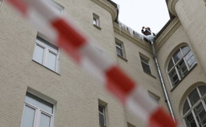 В Перми скончался младенец, на которого упал снег с крыши