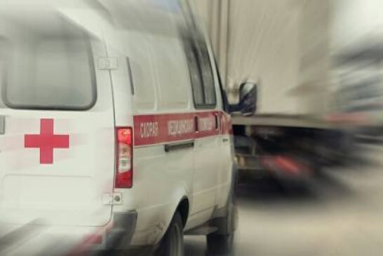 В Екатеринбурге автобус врезался в столб, пострадали десять человек