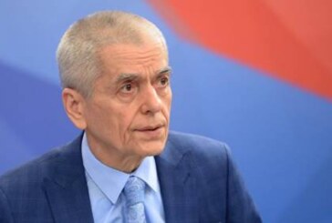 Онищенко призвал повышать престиж профессии врача