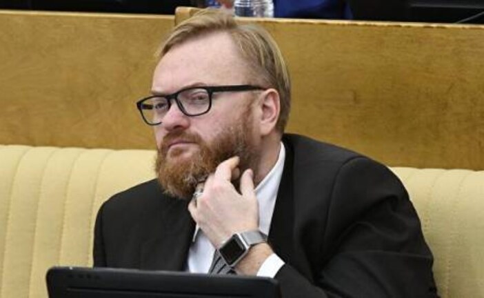 Милонов предложил обязать мигрантов покупать страховку при въезде в Россию