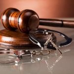 Во Франции задержали экс-сенатора за дебош в баре