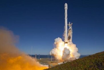 Ракета-носитель Falcon 9 стартовала с кораблем Dragon с грузом для МКС