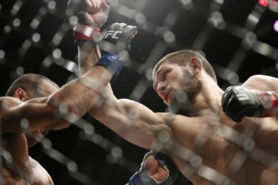 Хабиб Нурмагомедов победил Яквинту и стал чемпионом UFC