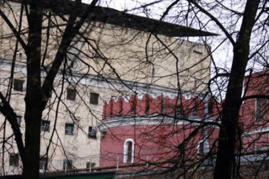 Заключенного «Бутырки» насмерть придавило воротами