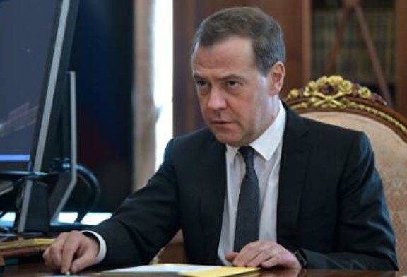Медведев представил Путину тезисы отчета Госдуме