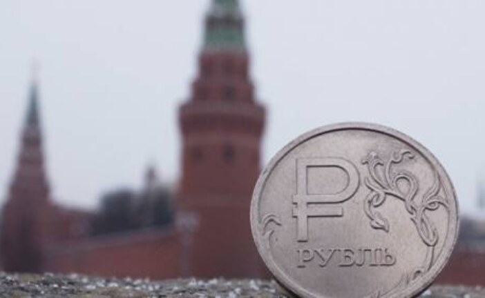 Рубль пережил черный понедельник на рисках геополитики