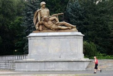 Москва призывает Варшаву прекратить разрушение советских памятников