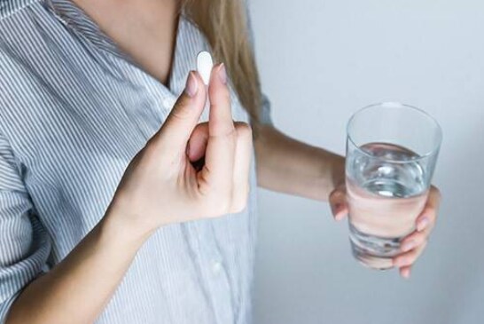 Прием антибиотиков в зрелом возрасте увеличивает риск инфаркта и инсульта у женщин