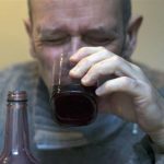 Алкоголь может разрушать печень даже непьющих людей