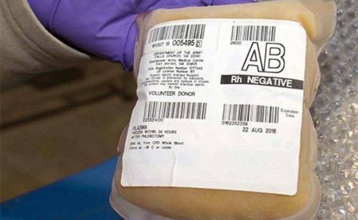 В США начнут лечить COVID-19 плазмой крови переболевших людей