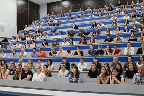 Главный инфекционист Ставрополья вела лекцию сотням студентов, будучи заражённой коронавирусом